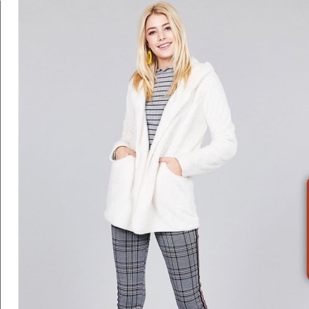Moving Sale!! White Faux Fur Jacket. Very soft.